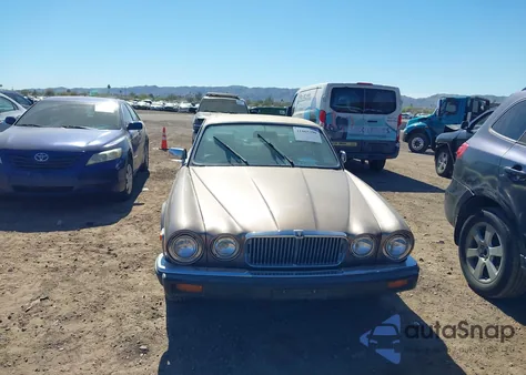 1986 Jaguar Xj6 Vanden Plas z USA, uszkodzony, nr VIN SAJAY1343GC456151